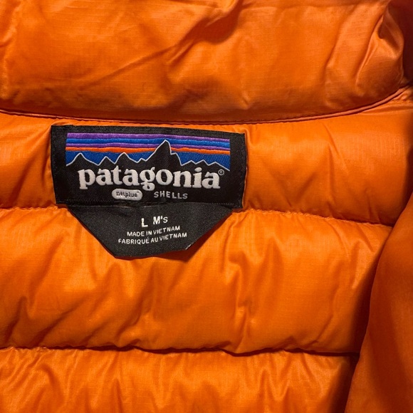 Patagonia Vibrant Orange Quilted Vest Sz L   NWOT - Picture 3 of 4